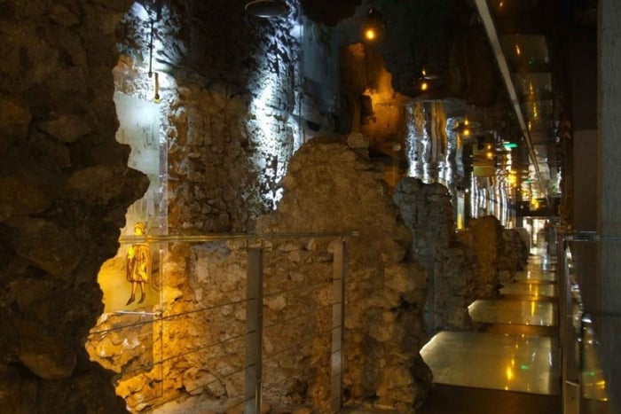 Skip the Line Underground Museum Private Guided Tour