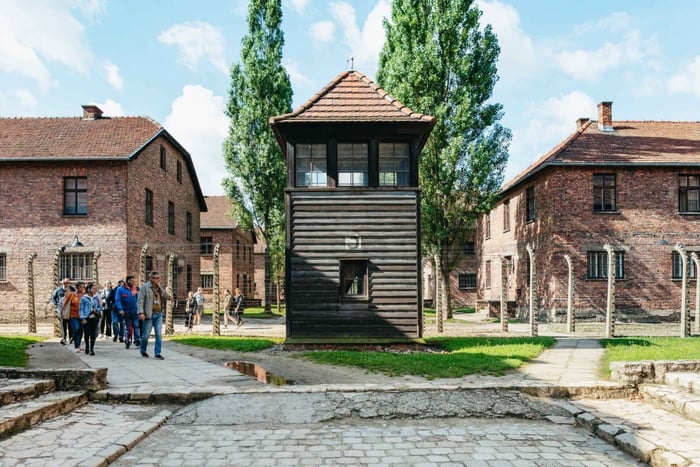 Från Kraków: Guidad rundtur i Auschwitz-Birkenau och hämtning på hotellet