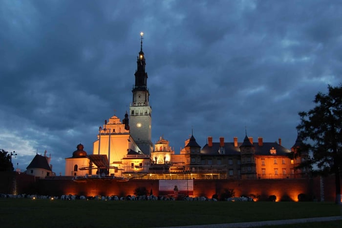Krakau: Czestochowa Schwarze Madonna geführte Tagestour & Abholung
