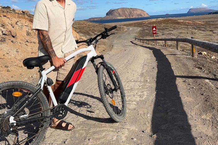 La Graciosa: Rent your ELECTRIC BIKE and explore the island at your own pace.