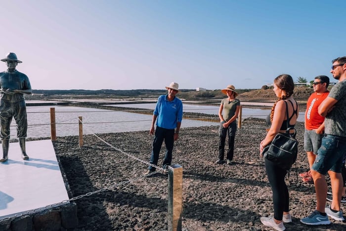 Lanzarote: Janubio Salt Flats Guided Tour
