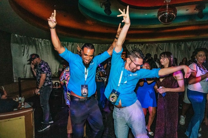 clubcrawl en partybus met gratis drankjes