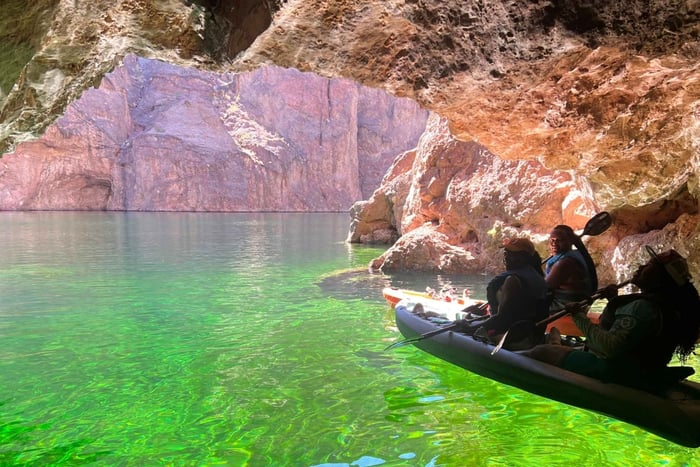 Von Las Vegas aus: Emerald Cave Kayak Tour mit Abholung vom Hotel