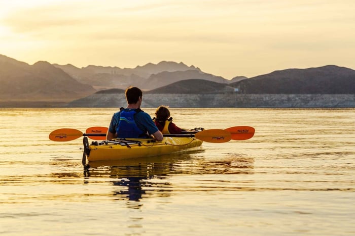 Lake Mead: Kajakpaddling i solnedgången med middag och lägereld