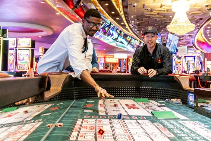 Casinò di lezione di gioco d'azzardo su tavoli reali