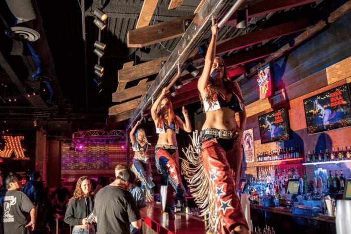 Las Vegas: Country Bar Crawl med partybuss med blandede drinker