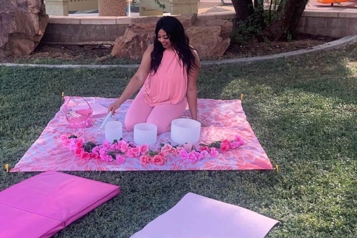 esperienza privata di yoga, bagno sonoro e amore per sé stessi