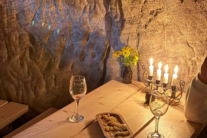 Depuis Riga : dégustation de vin letton en cave avec transfert privatif