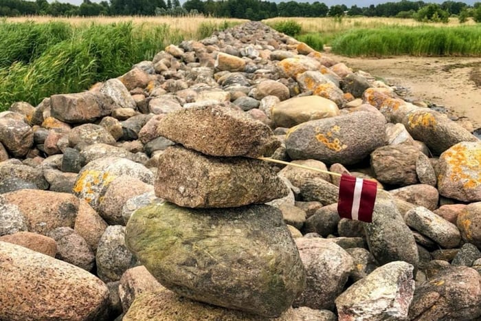From Riga: Pärnu Day Trip – 2 Countries Seaside Experience