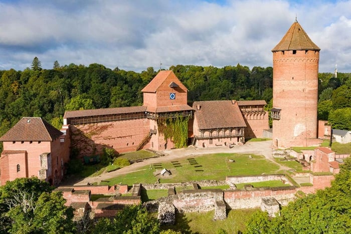 From Riga: Sigulda, Turaida, Cesis & Soviet Bunker Tour