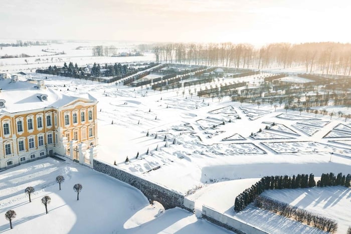 Riga: Hill of Crosses, Rundāle Palace, & Bauska Castle Tour