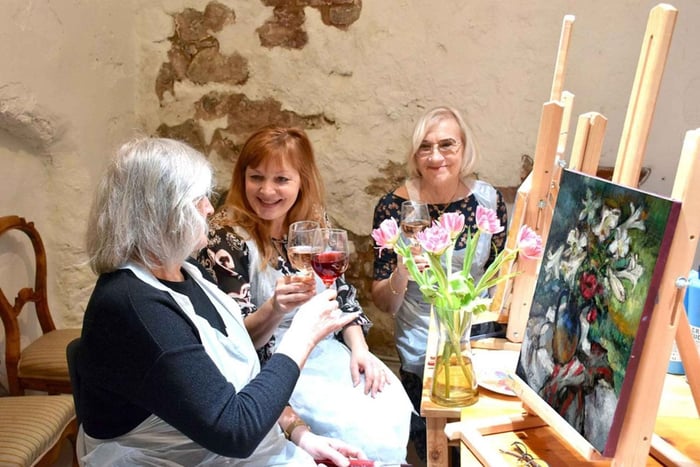 Riga: Degustação de Vinhos Letões e Experiência de Pintura