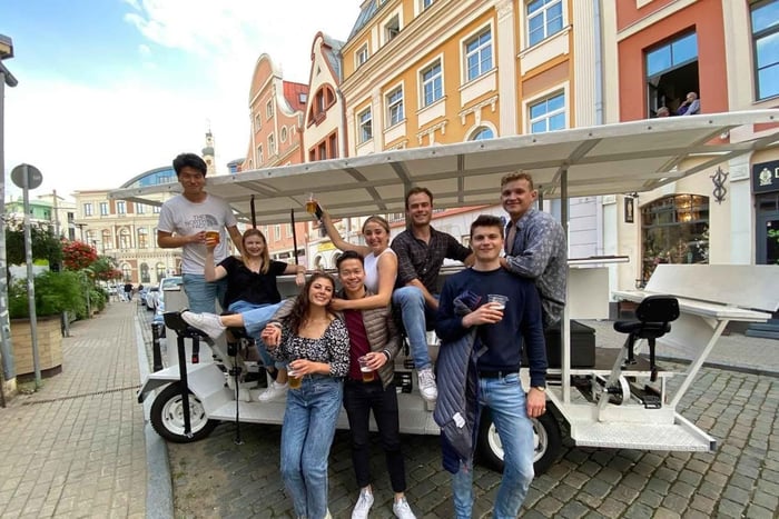 Riga: rondleiding door de oude stad met bierproeverij en rit op de bierfiets