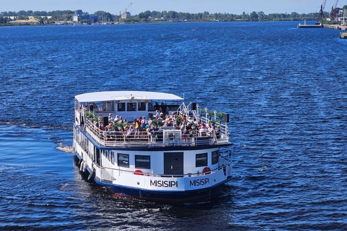 Riga: privéboottocht van 3 uur op een rivierboot