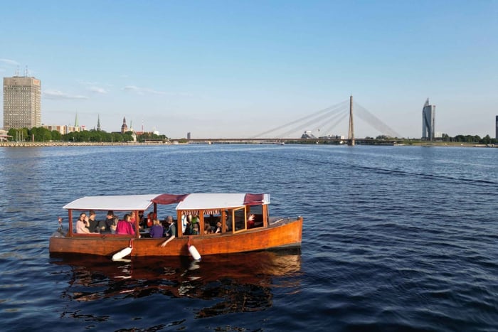 Riga: Private Boat Tour in Riga Canal and Daugava