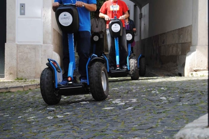 Lisbona: 2 ore di Segway privato per le strade del Fado