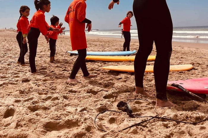 Aula de surfe para iniciantes na Caparica (Lisboa)