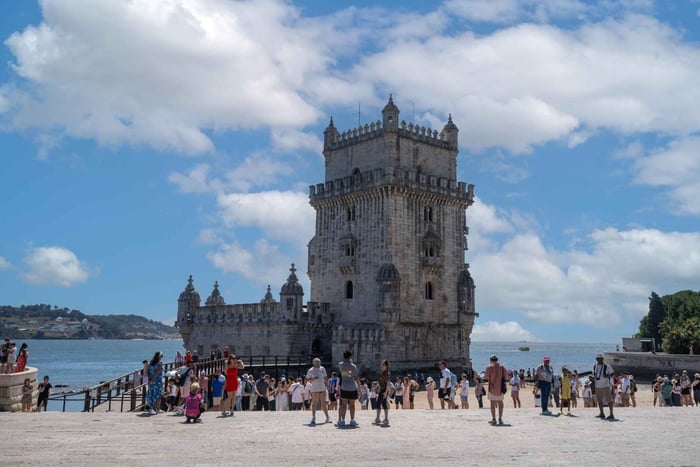 Lissabon: Belém-Tuk-Tuk-Tour: Jerónimos, MAAT & Turmblick