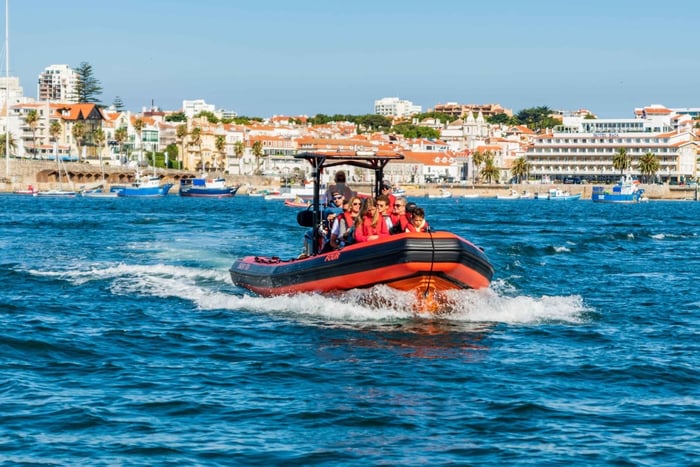 Tour en barco: de la encantadora costa de Cascais al faro de Lisboa
