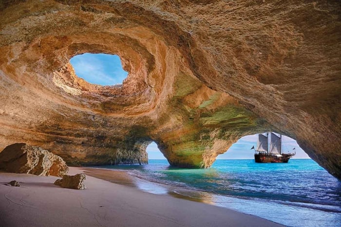 Ab Lissabon: Tagestour an die Algarve, zur Benagil-Höhle, nach Portimao und Lagos