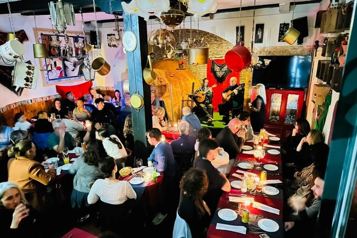 Pokaz Fado i kolacja w restauracji Arcaz Velho