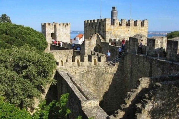 Jerónimosin luostarin ja Castelo de São Jorgen pääsylippu ja isäntä