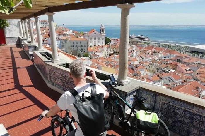 Lissabon: 7 Hills Panoramic Guided Tur med E-Bike