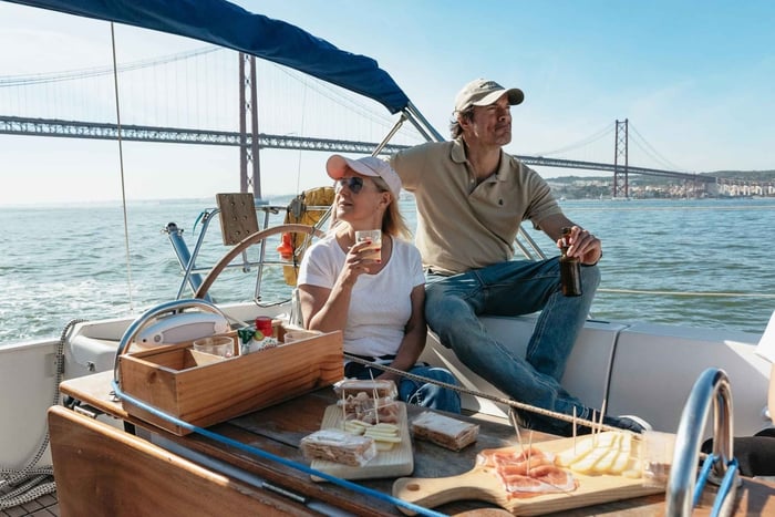 City Skyline Sailboat Cruise with Drink and Snacks