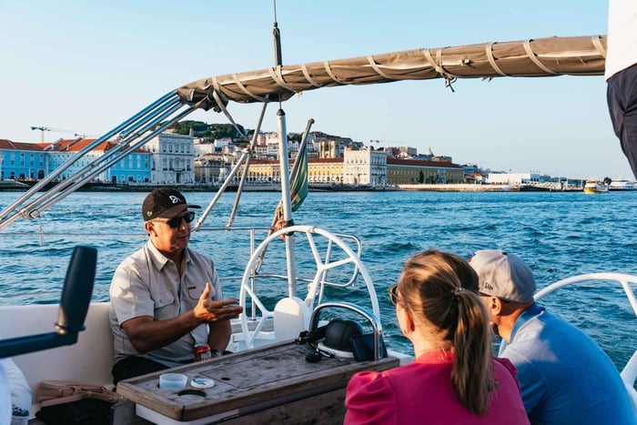 Daytime/Sunset/Night City Sailboat Tour with Drink