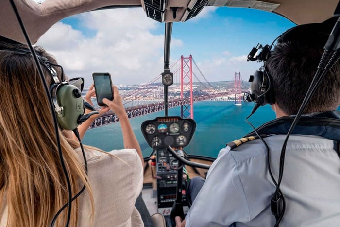 Lisbonne : tour en hélicoptère, tour en bateau et visite à pied de la vieille ville