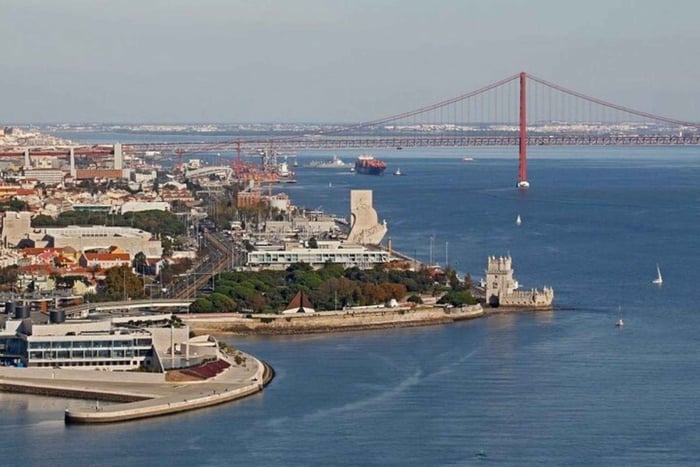 Lissabon: Helikopterilento Lissabonissa + risteily Tejo-joella