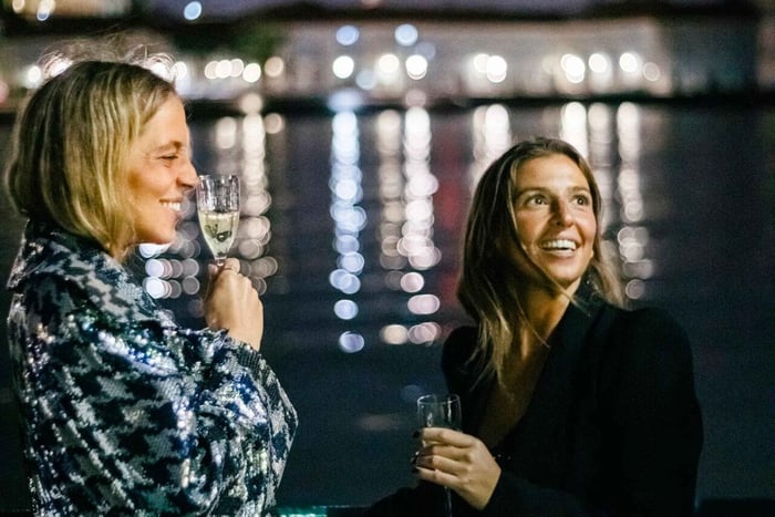 Lisboa: Nochevieja a bordo con bebidas, música y fuegos artificiales