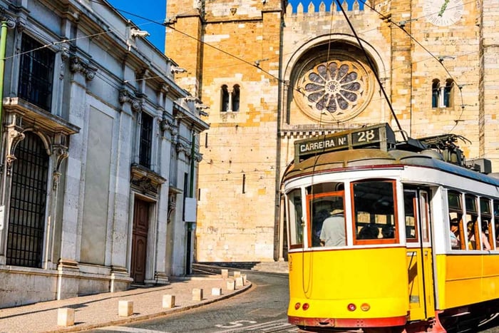 Lisbona: Tour privato della città di un giorno intero