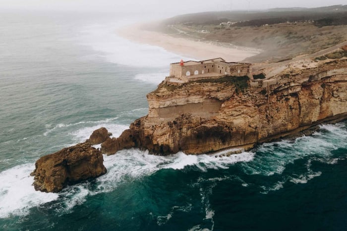 Lisboa: Tour Privado de Meio Dia às Grandes Ondas da Nazaré - Carro Aquecido