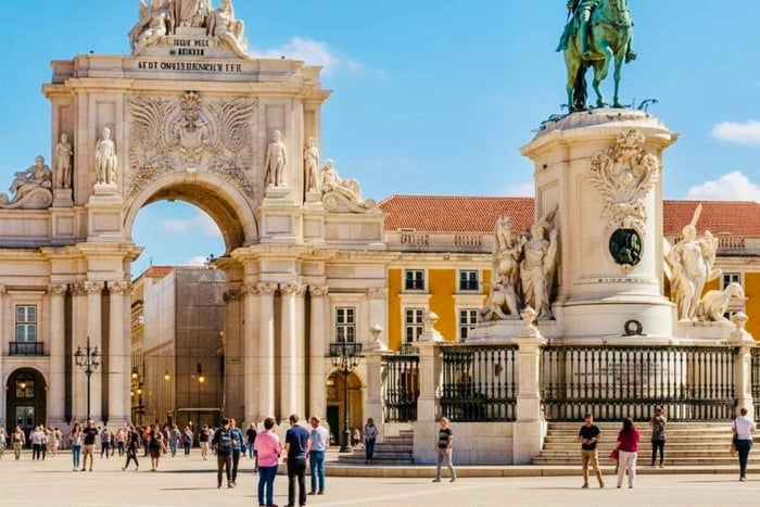 Lisbon Private Sightseeing TukTuk Tour with Hotel Pickup