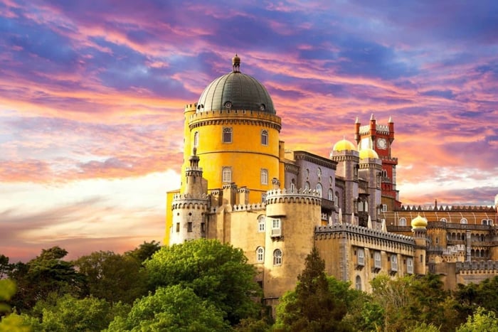 Sintra, Pena, Cabo da Roca, Cascais Tour with Pickup