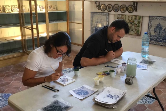 Tegels en verhalen uit Lissabon: Dagvullende tegelworkshop en rondleiding