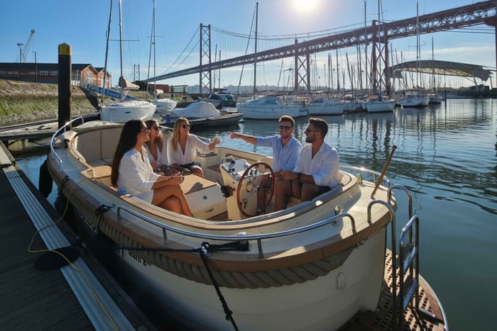 Luxury Tagus Motorboat Cruise Open Bar & Pro Guide