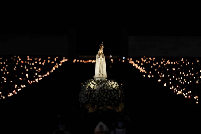 Night pilgrimage to Fatima with candle procession