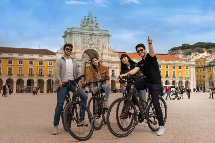 Lisboa: Passeio de barco particular, passeio guiado a pé, bicicleta e elétrico
