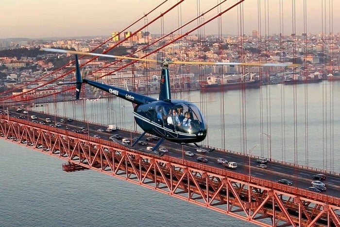 Lissabon: Privat helikoptertur over byens vartegn
