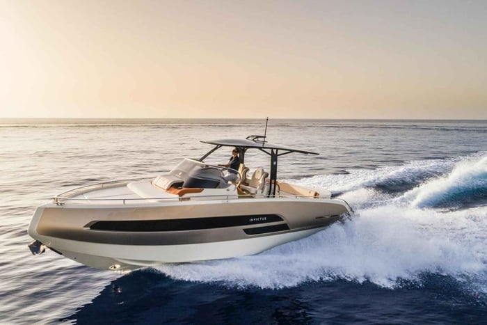 Private Luxury Yacht Tour in Lisbon with Local Guide