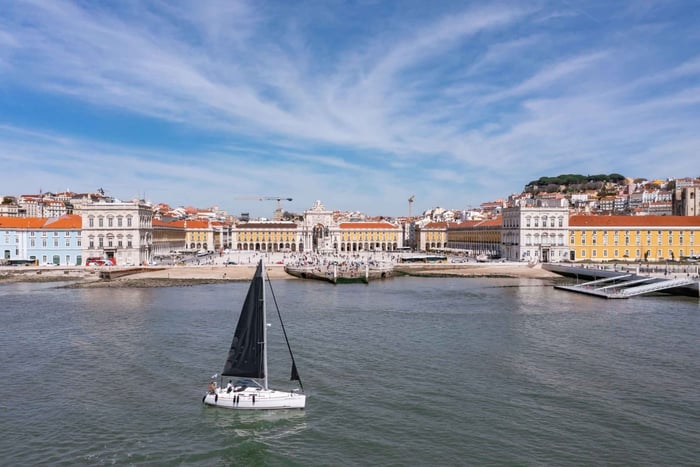 Private Sailboat Tour on the Tagus at Sunset