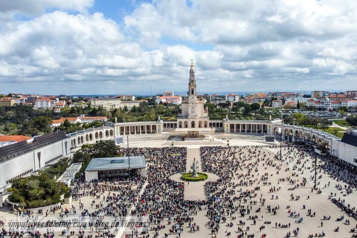 Privat tur fra Lisboa: Fátima, Batalha, Óbidos og Nazare.
