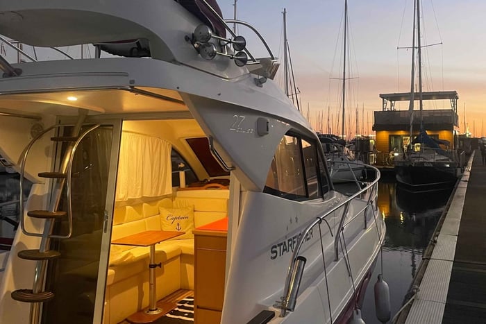 Private Yacht-Tour mit Weinen an Bord