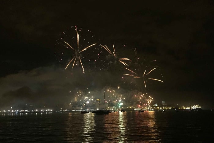 Navega até 2026: Fogos de artifício de Lisboa vistos do rio