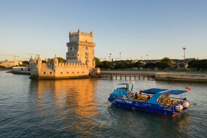 Lissabon: Sightseeingtour met hop-on-hop-off-boot optie