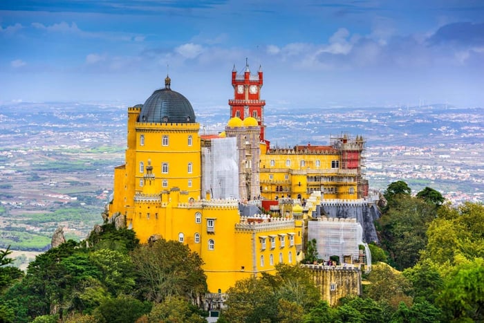 Sintra, Pena Palace, Moorish Castle & Regaleira Tour