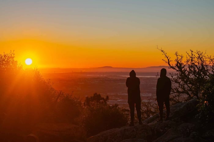 Sintra: Caminhada ao Nascer do Sol até Lisboa com Guia Local