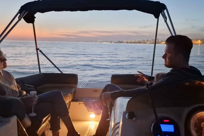 Lissabon: Taag-boottocht bij zonsondergang en nacht met champagne